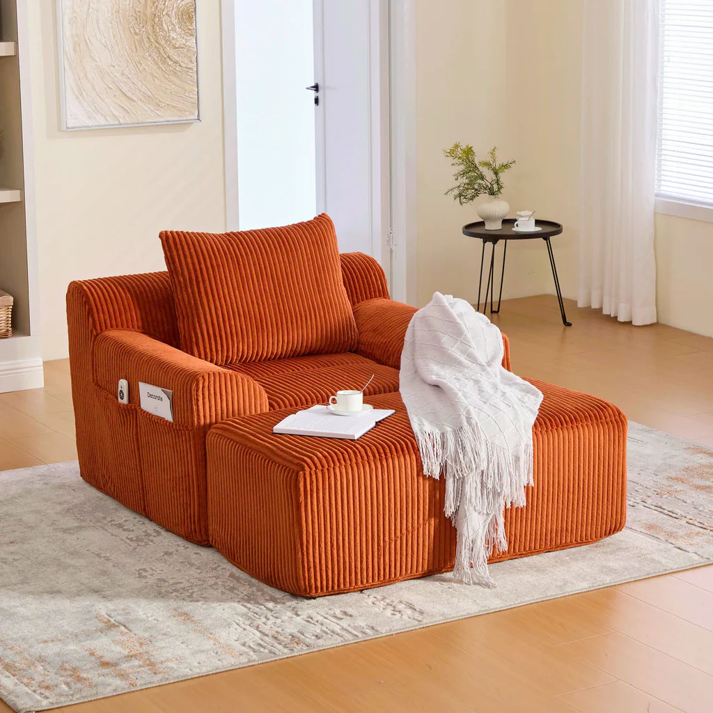 Fauteuil confortable en velours côtelé orange avec pouf et poches latérales