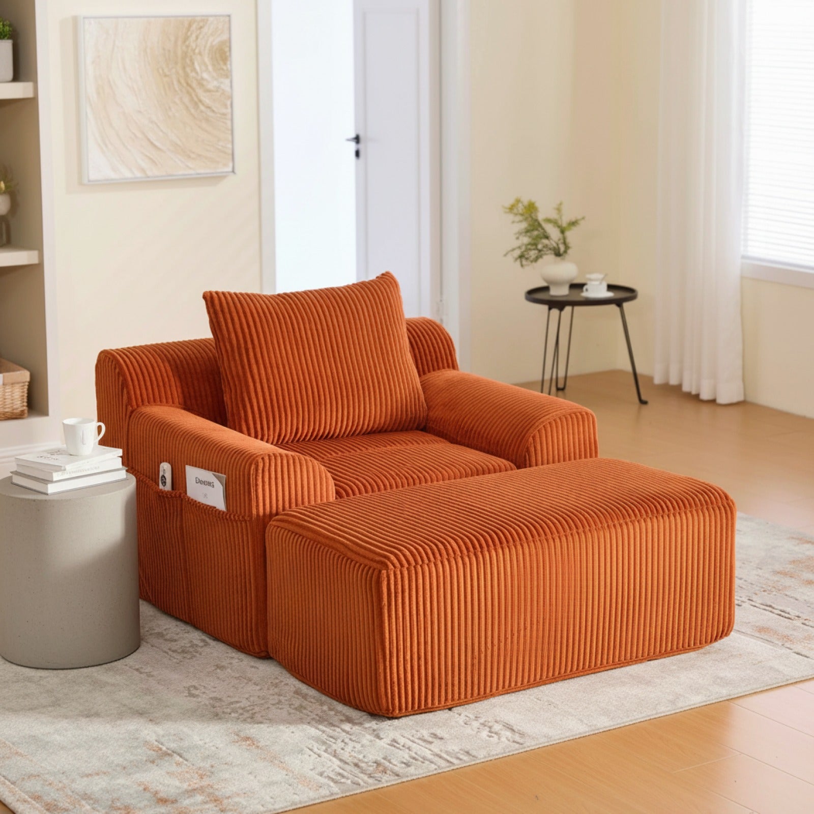 Fauteuil confortable en velours côtelé orange avec pouf et poches latérales