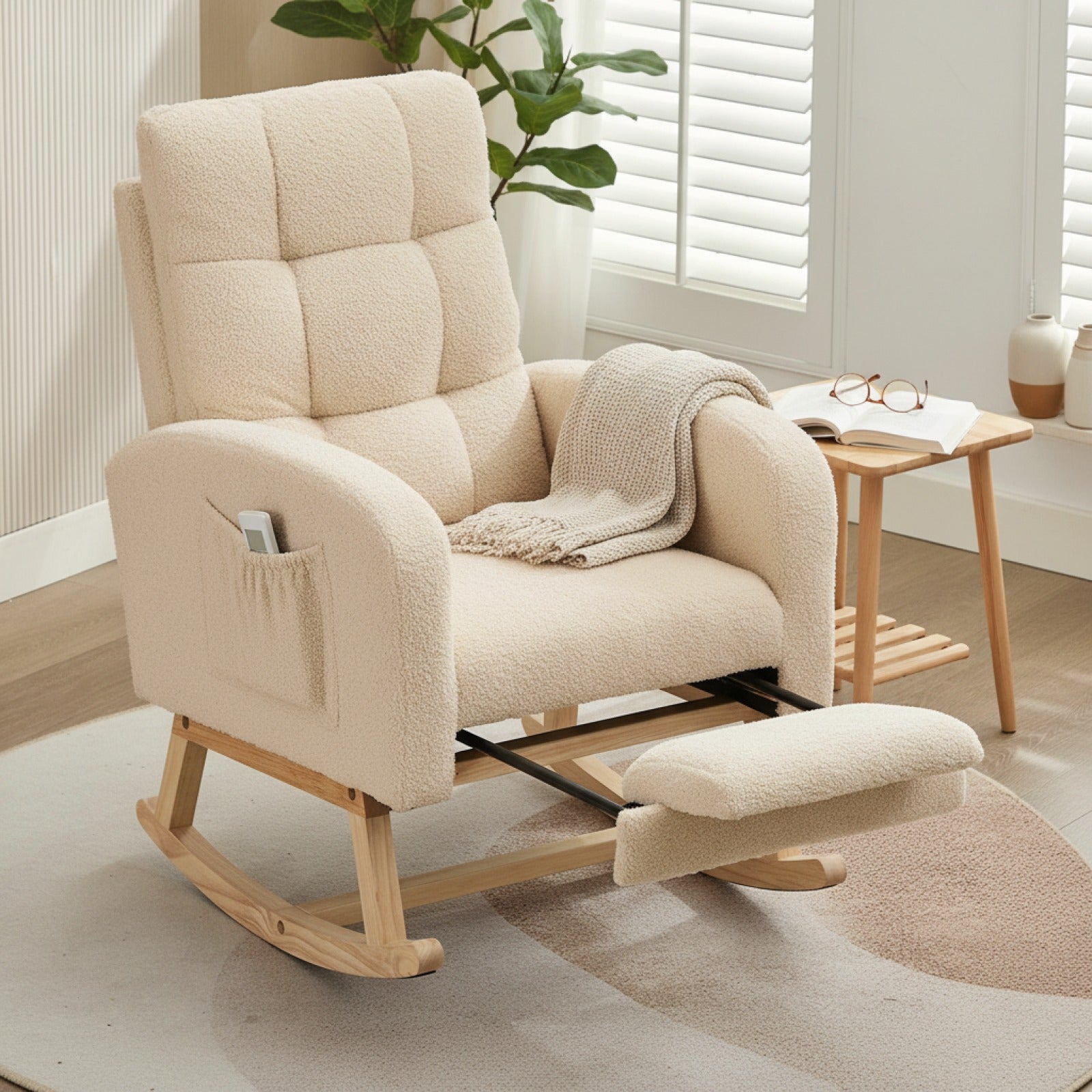 Fauteuil à bascule HOUSE SPOLE en Velours Teddy avec support de jambe caché et accoudoirs - Beige